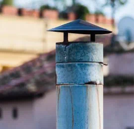 Installation du chapeau de cheminée